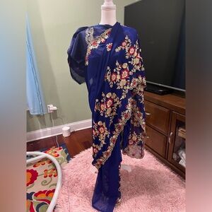 Medium size. Some with pant/ skirt.